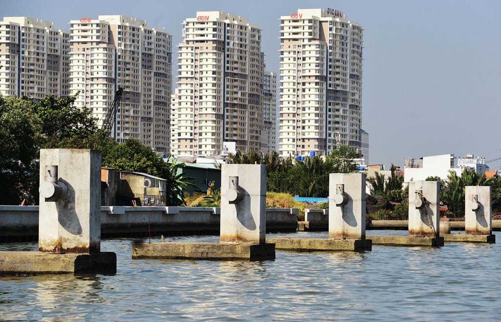 Kết[-]luận[-]của[-]Bộ[-]Chính[-]trị:[-]Không[-]đánh[-]đổi[-]môi[-]trường[-]lấy[-]tăng[-]trưởng[-]kinh[-]tế[-]